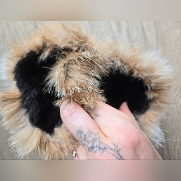 Real Fur & Leather Mittens with Brown Accent, Very Big - Picture 4 of 7